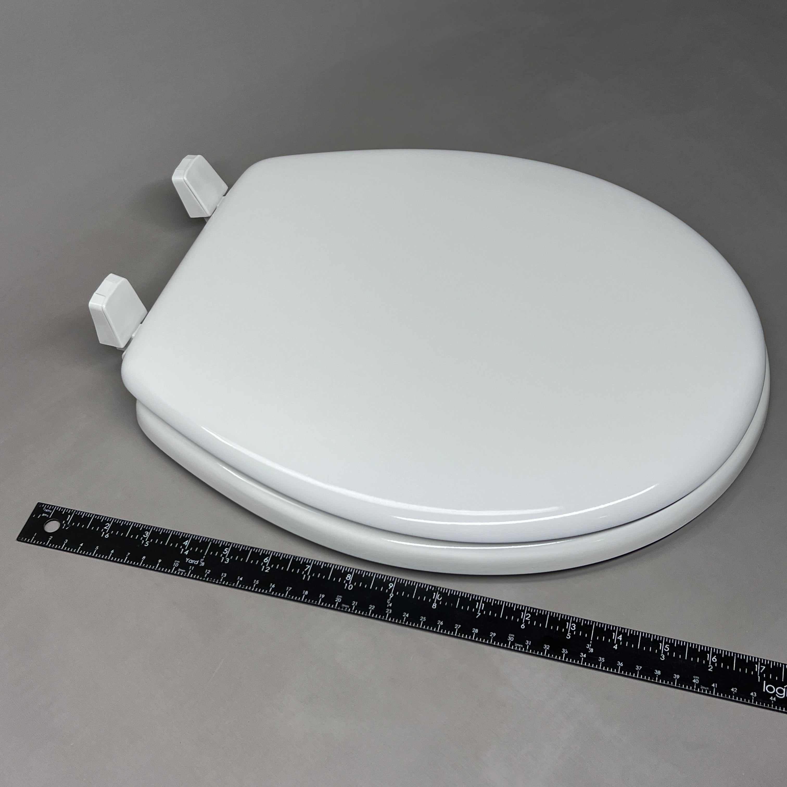 BENEKE Round Toilet Seat Enameled Molded Wood White XM30TM 000 (New)